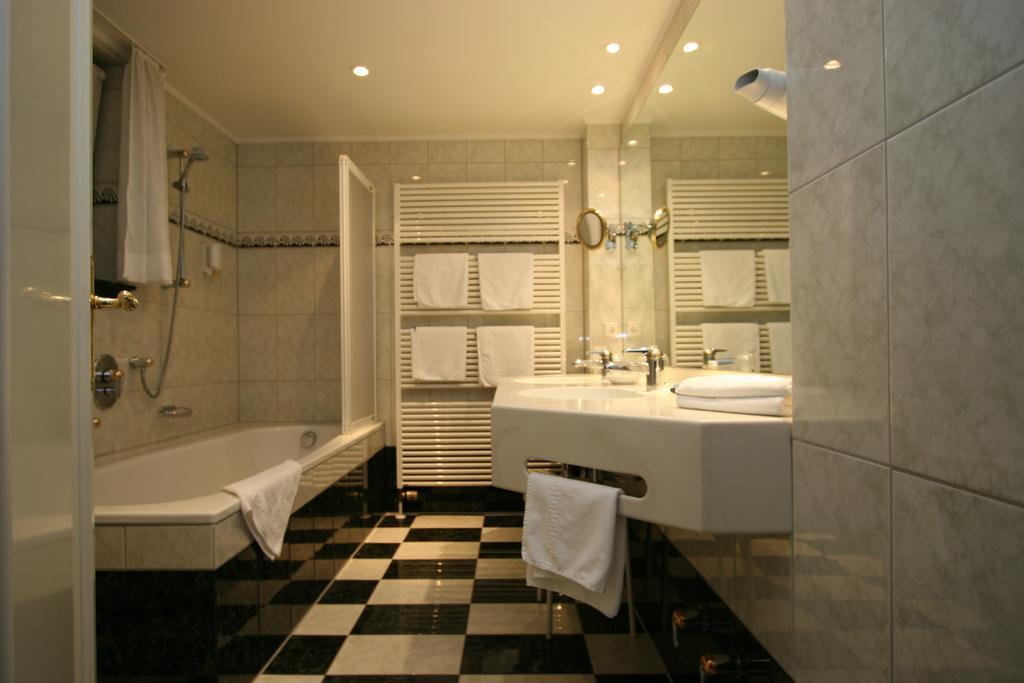 Park Hotel Am Schloss Ettringen  Εξωτερικό φωτογραφία