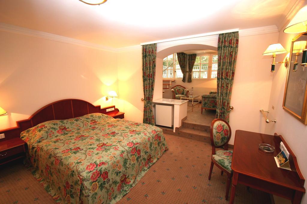Park Hotel Am Schloss Ettringen  Εξωτερικό φωτογραφία