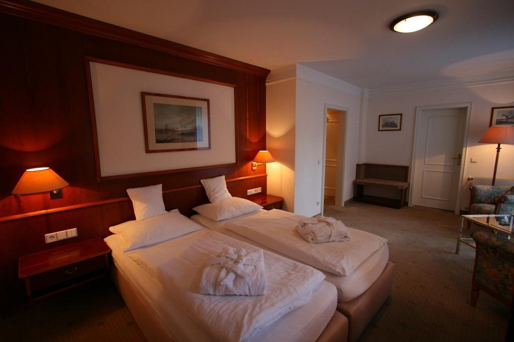 Park Hotel Am Schloss Ettringen  Εξωτερικό φωτογραφία
