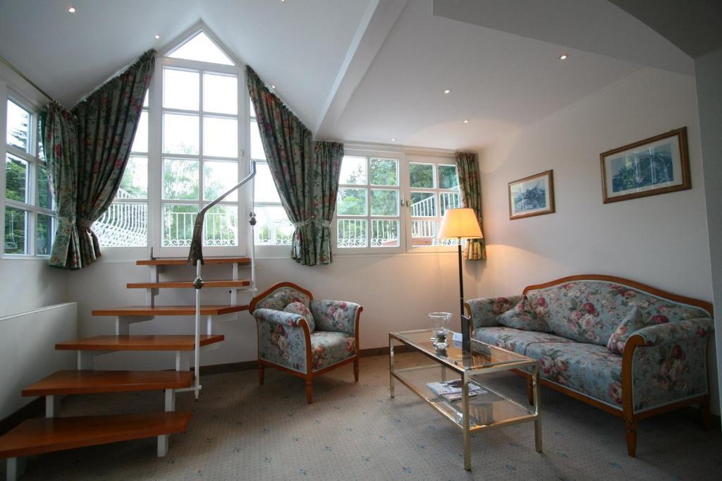 Park Hotel Am Schloss Ettringen  Δωμάτιο φωτογραφία
