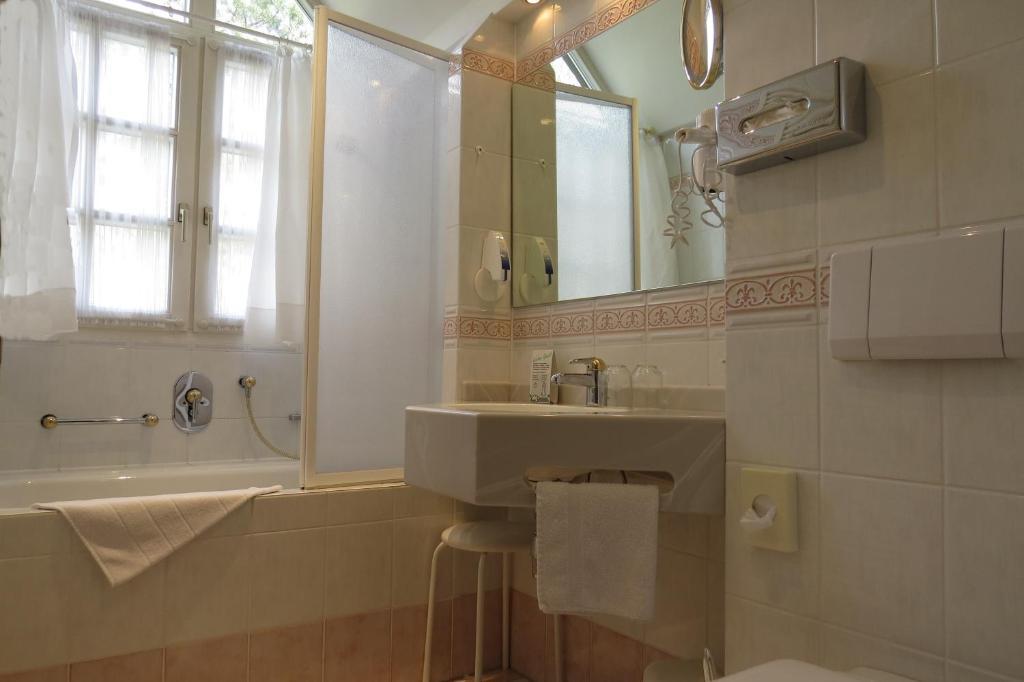 Park Hotel Am Schloss Ettringen  Δωμάτιο φωτογραφία